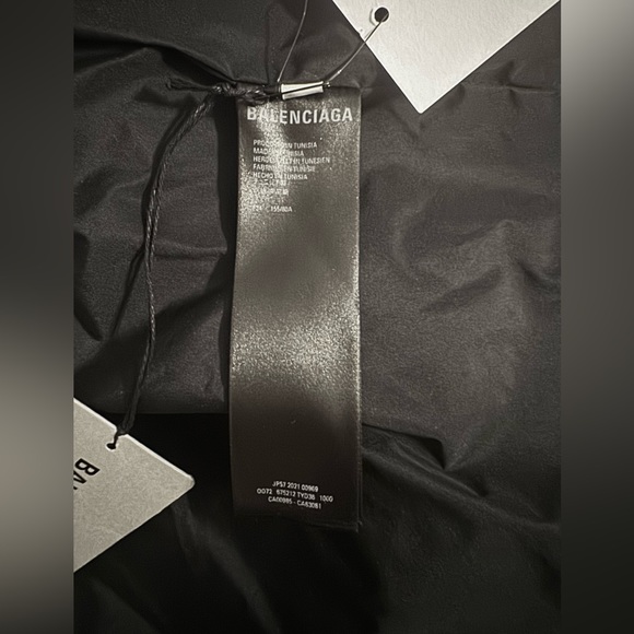 NEW WITH TAGS BALENCIAGA C SHAPED PUFFER Logo Black Sz 34 Curved Hem Jacket - Picture 13 of 14